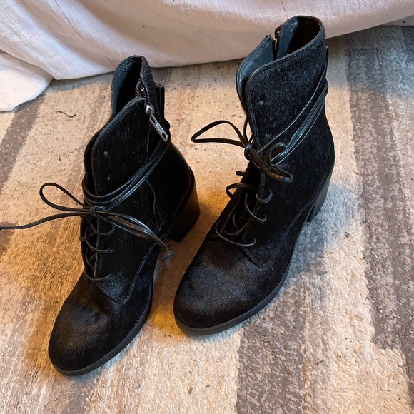 UGG Boots - Picture 8 of 9